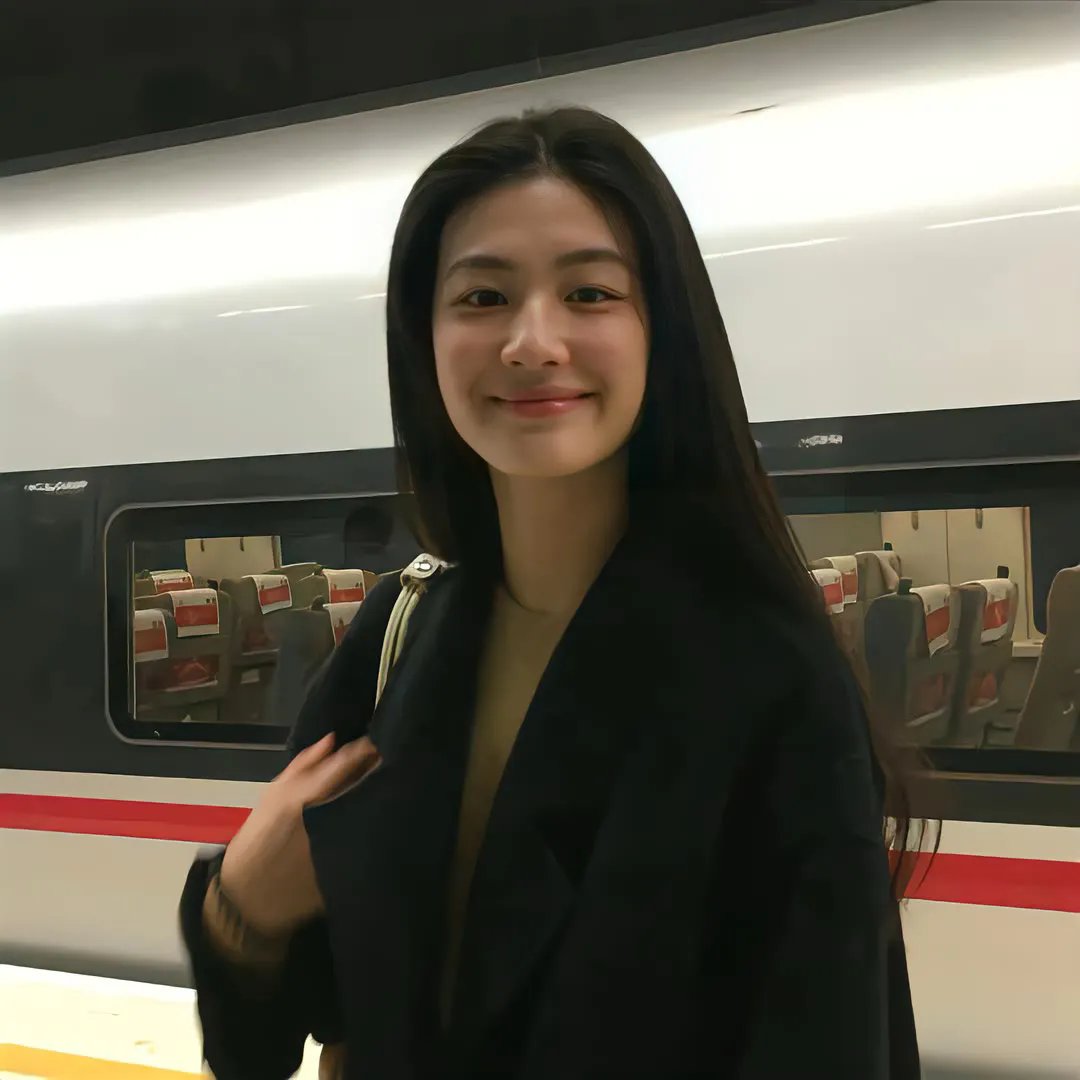裸女游城